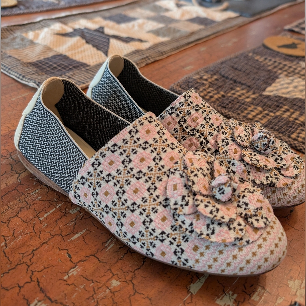 CHANEL Women's Floral Loafers - Pink and Black - Picture 8 of 9
